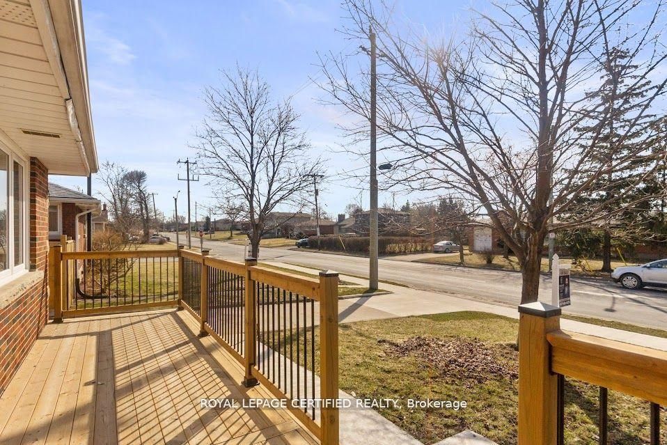 38 Collier Road N