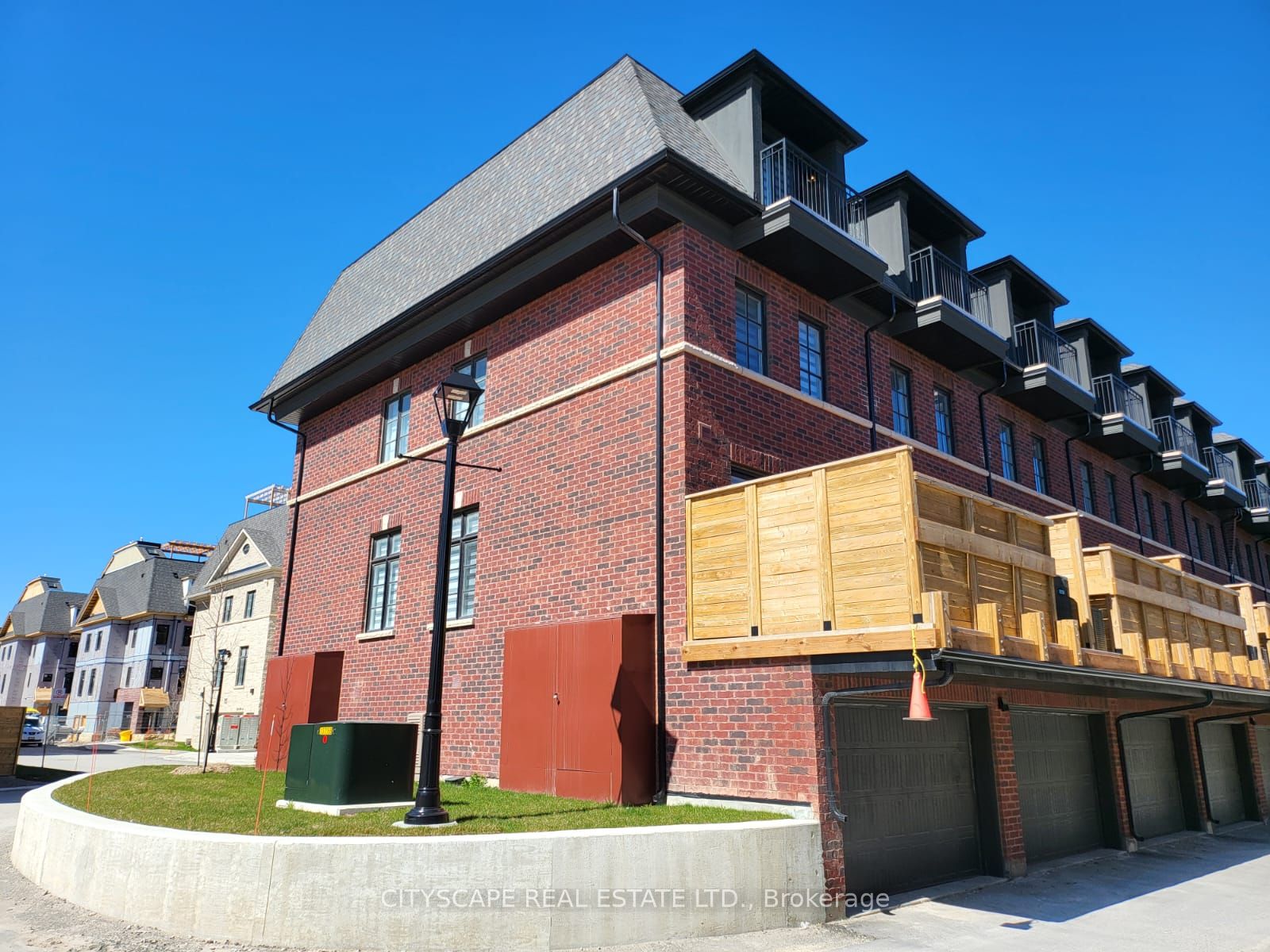 20 Lunar Crescent 34