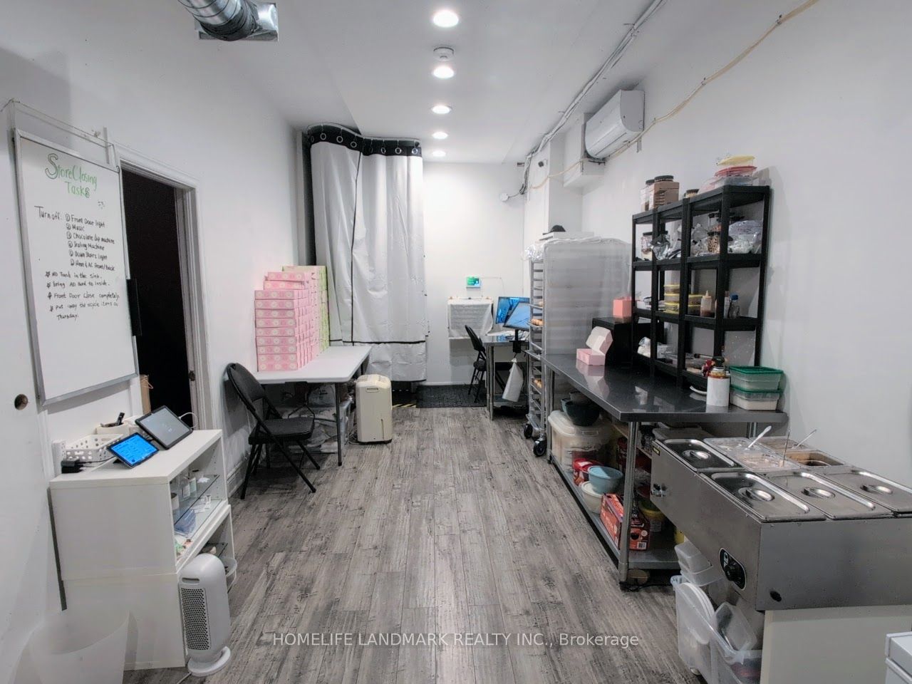 677 Queen St Street W