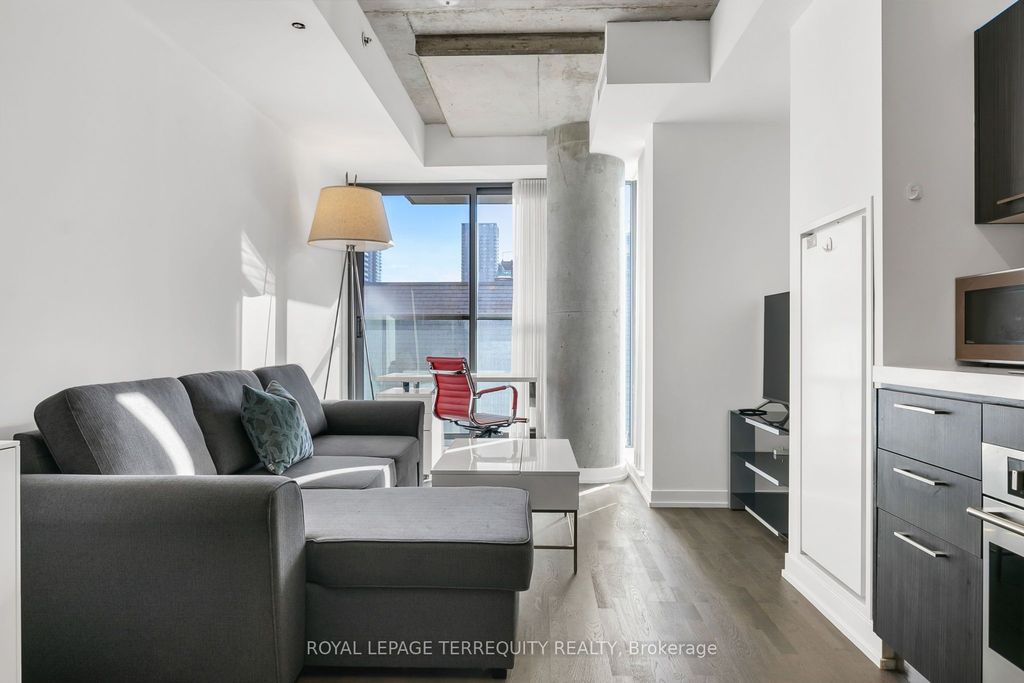 Photo of 560 King Street W #523, Toronto, ON M5V 1M3 (MLS # C12593932)