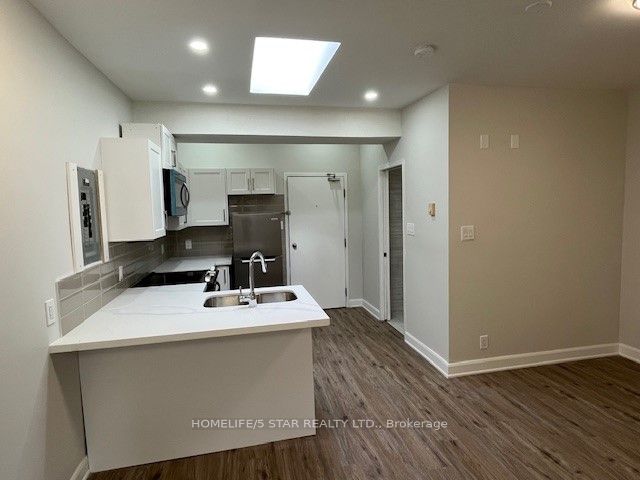 3003 Lake Shore Boulevard W 3