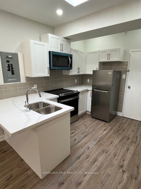 3003 Lake Shore Boulevard W 3