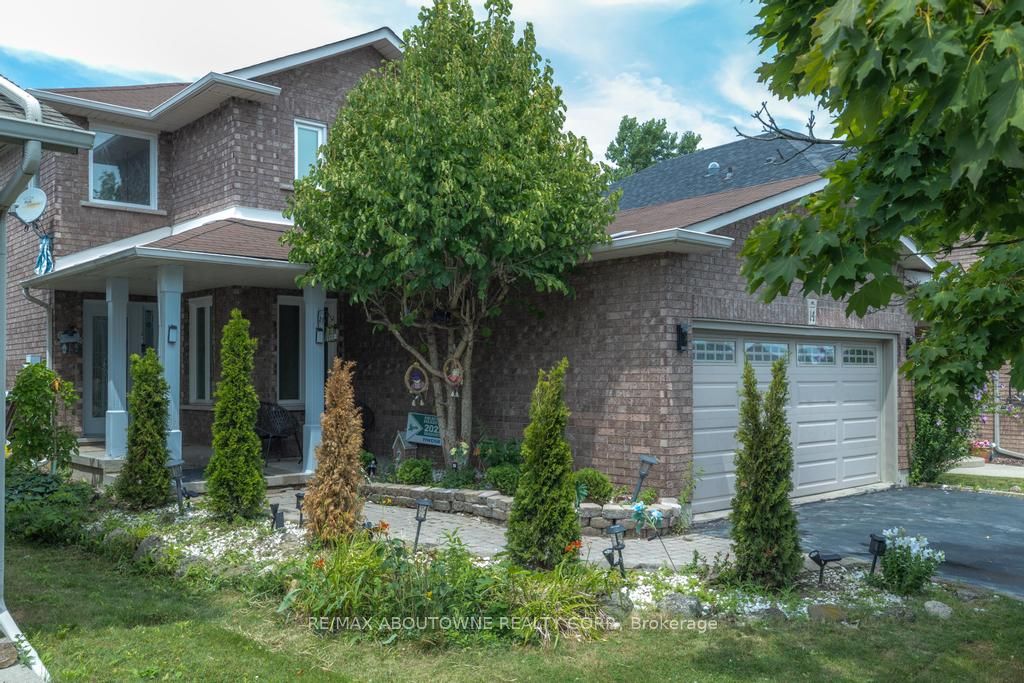 Photo of 14 SABLE Drive, Hamilton, ON L9K 1K9 (MLS # X13886046)