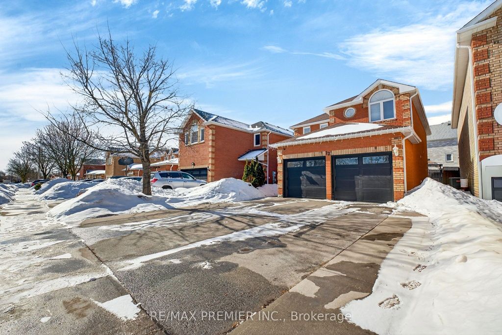Photo of 12 Bayview Street, Brampton, ON L6X 4P1 (MLS # W13038462)
