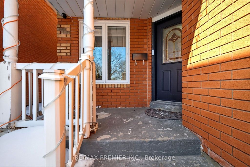 Photo of 12 Bayview Street, Brampton, ON L6X 4P1 (MLS # W13038462)