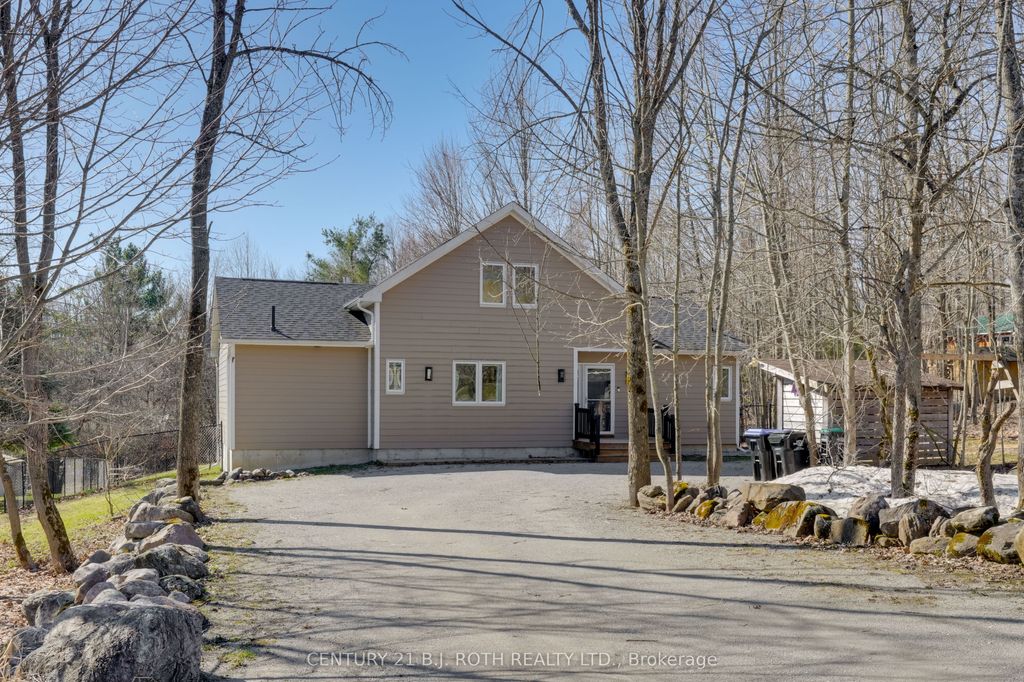 Photo of 46 Slalom Drive, Oro-Medonte, ON L0K 1N0 (MLS # S13078448)
