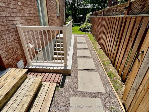 1450 Greenbriar Drive Oakville ON L6M 1Z3