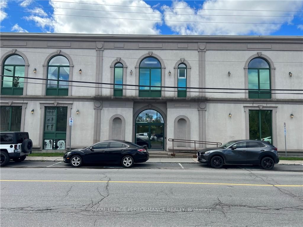 Photo 1 of 7 — 352 MAIN Street W 203, Hawkesbury, ON K6A 1A5