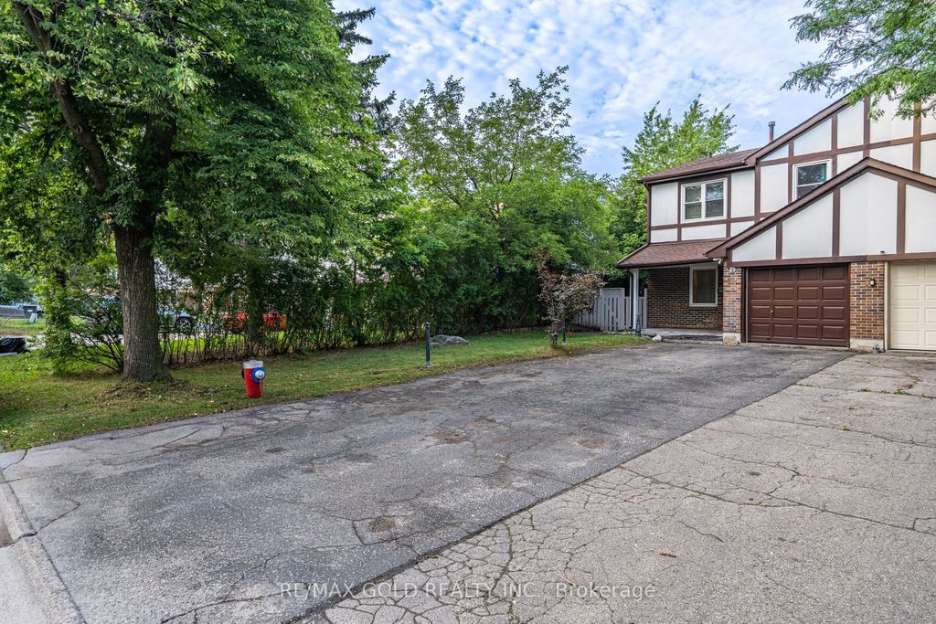 Photo of 23 Judith Crescent, Brampton, ON L6S 3J3 (MLS # W13529662)