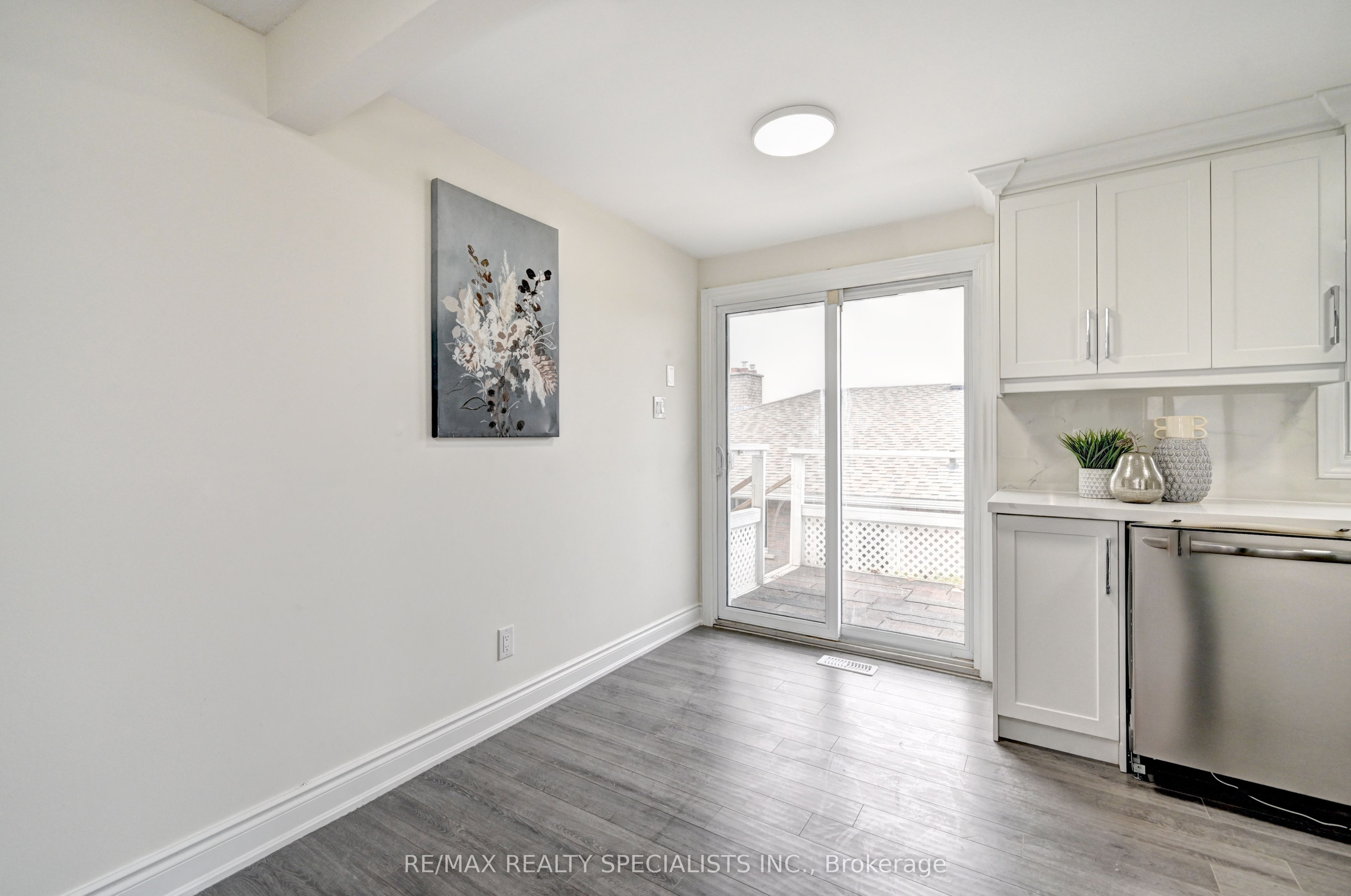11 Dinison Crescent