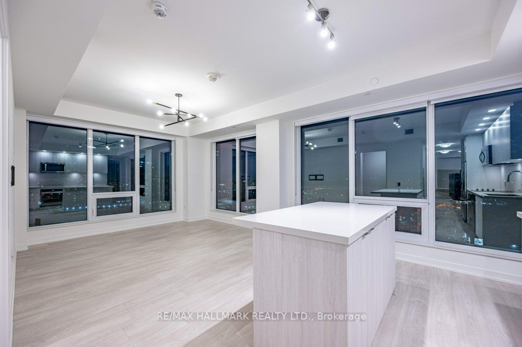 8868 Yonge Street 1507E