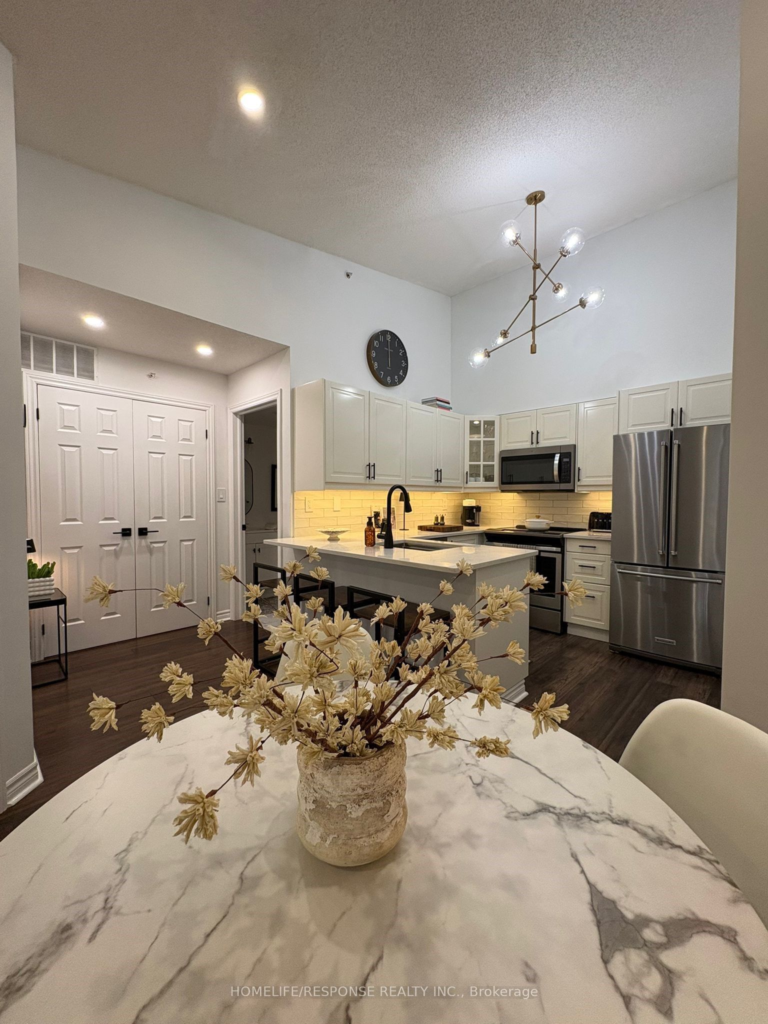 2075 Appleby Line 408