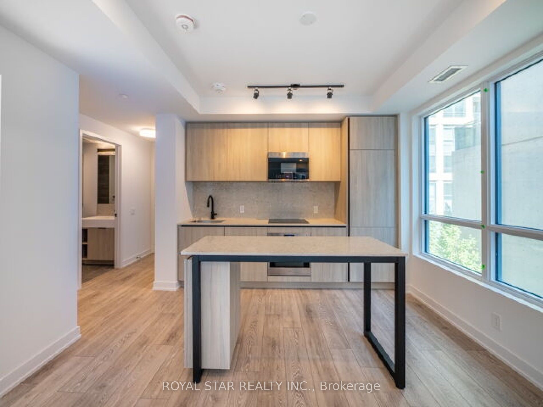 108 Peter Street 518