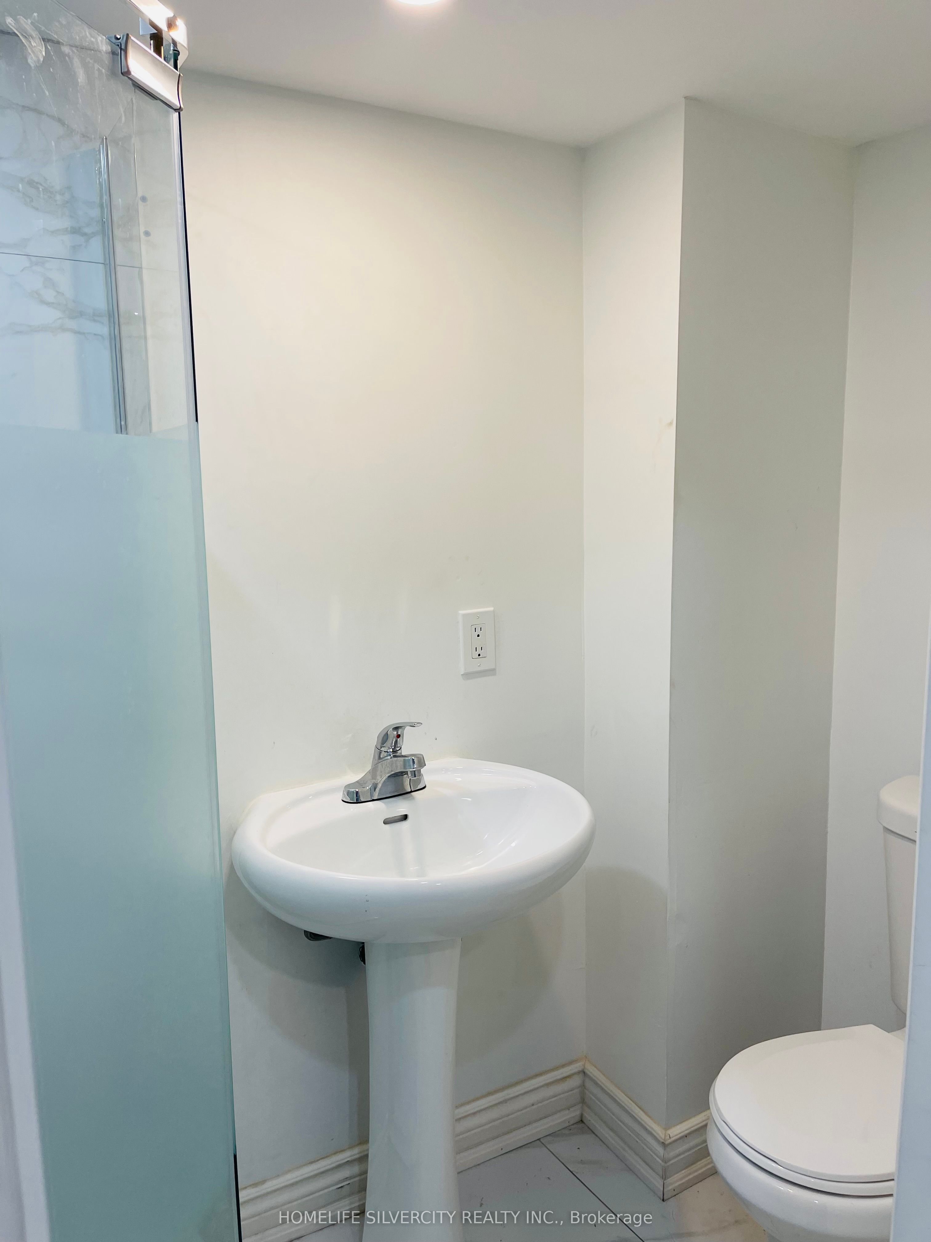 10 Porter Avenue W 9