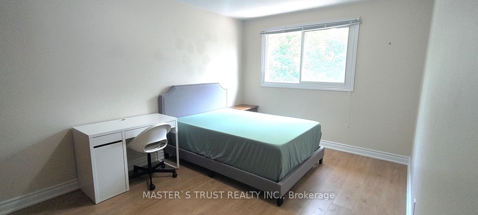 Photo 1 of 11 — 95 Orsett Street Rm 1, Oakville, ON L6H 2P1