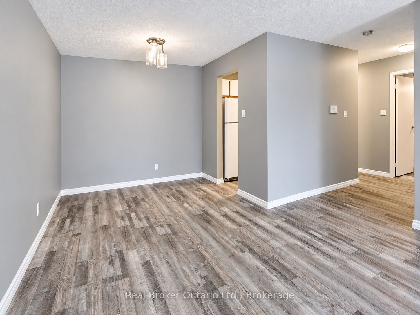 725 Deveron Crescent 101
