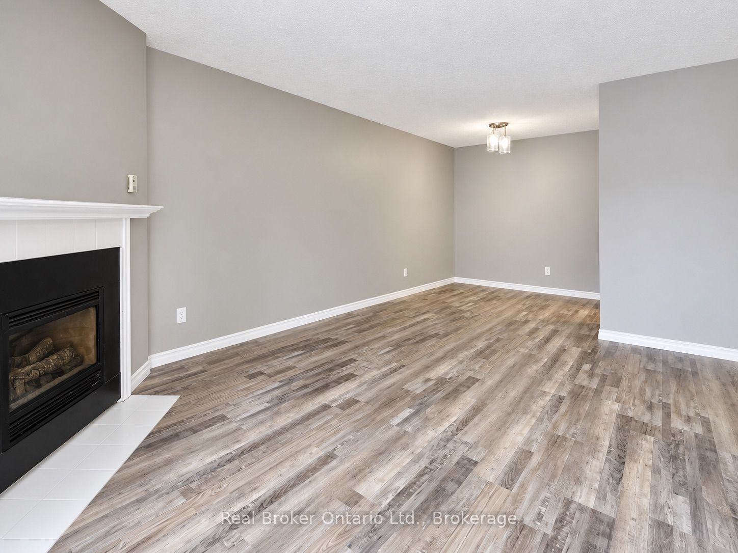 725 Deveron Crescent 101