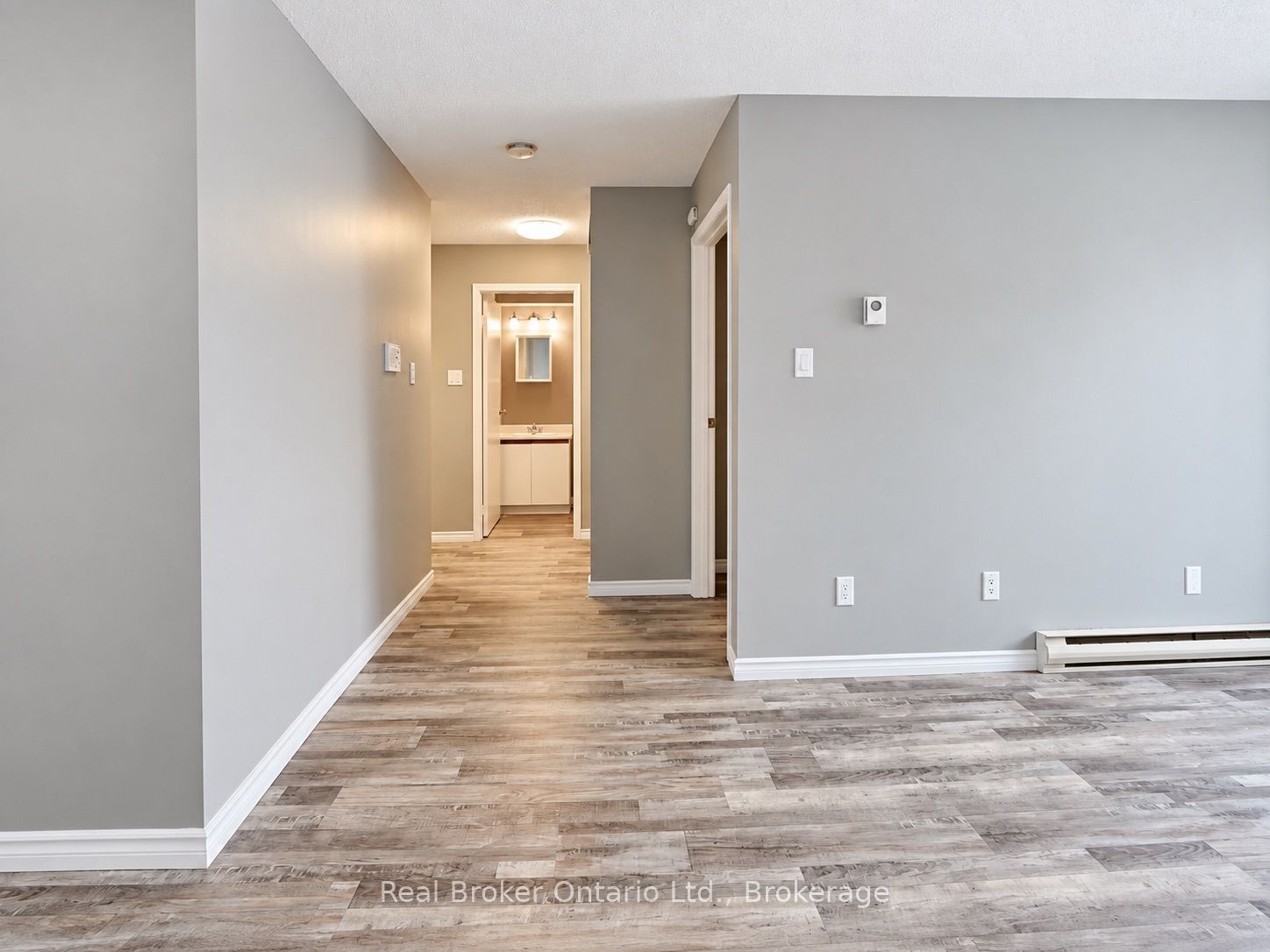 725 Deveron Crescent 101