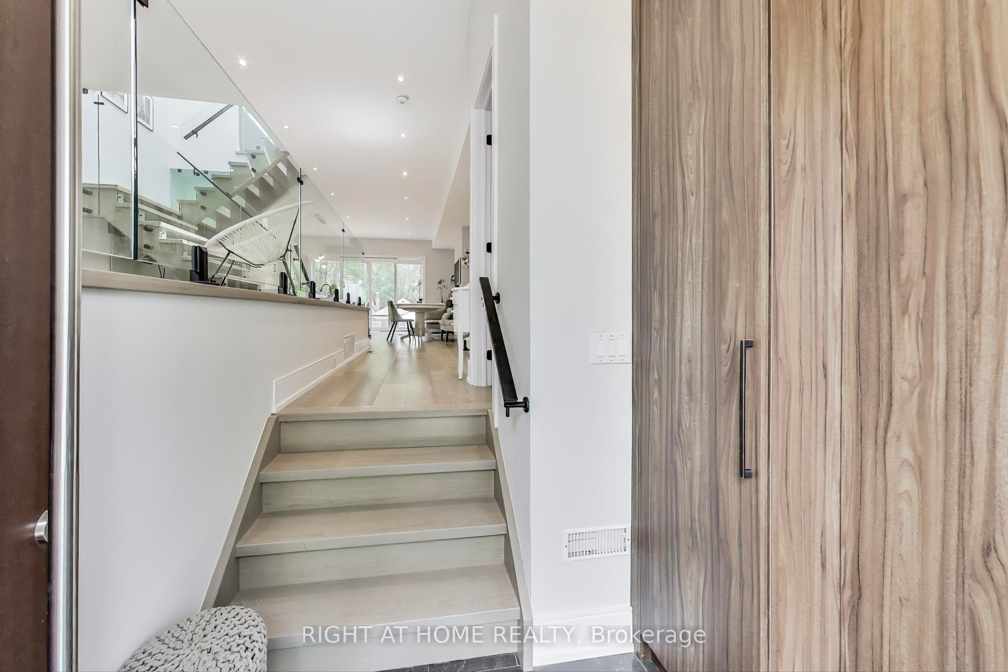 378 CEDARVALE Avenue