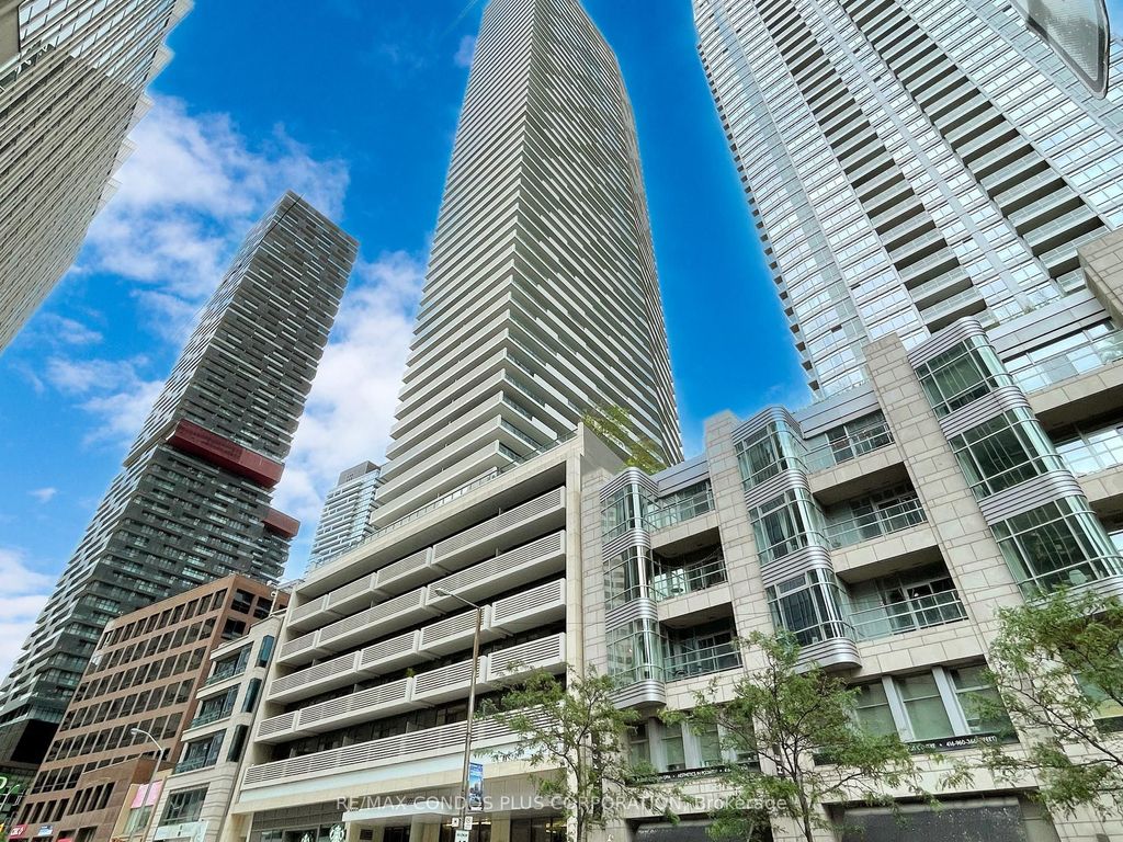 Photo of 2221 Yonge Street #3206, Toronto, ON M4S 0B8 (MLS # C12534930)