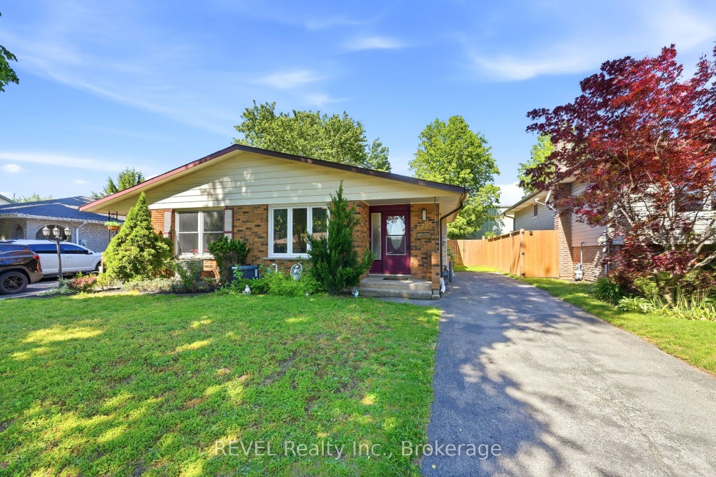 Photo of 3727 ORLANDO Drive, Niagara Falls, ON L2J 4B5 (MLS # X13442364)