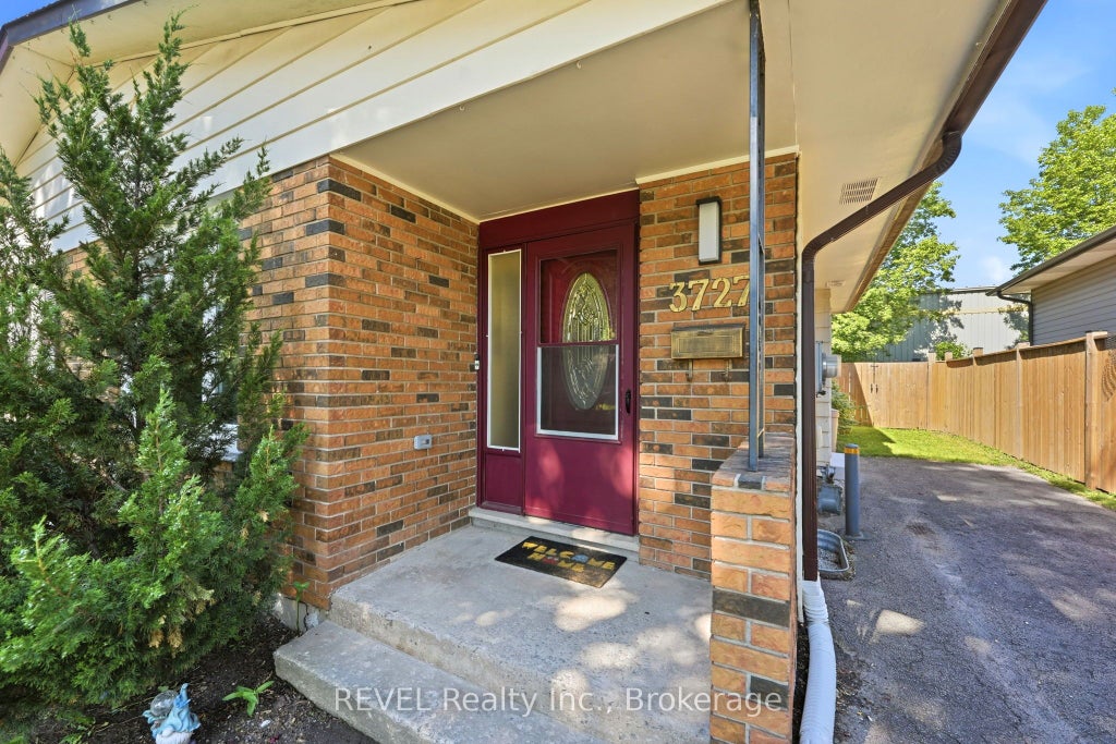 Photo of 3727 ORLANDO Drive, Niagara Falls, ON L2J 4B5 (MLS # X13442364)
