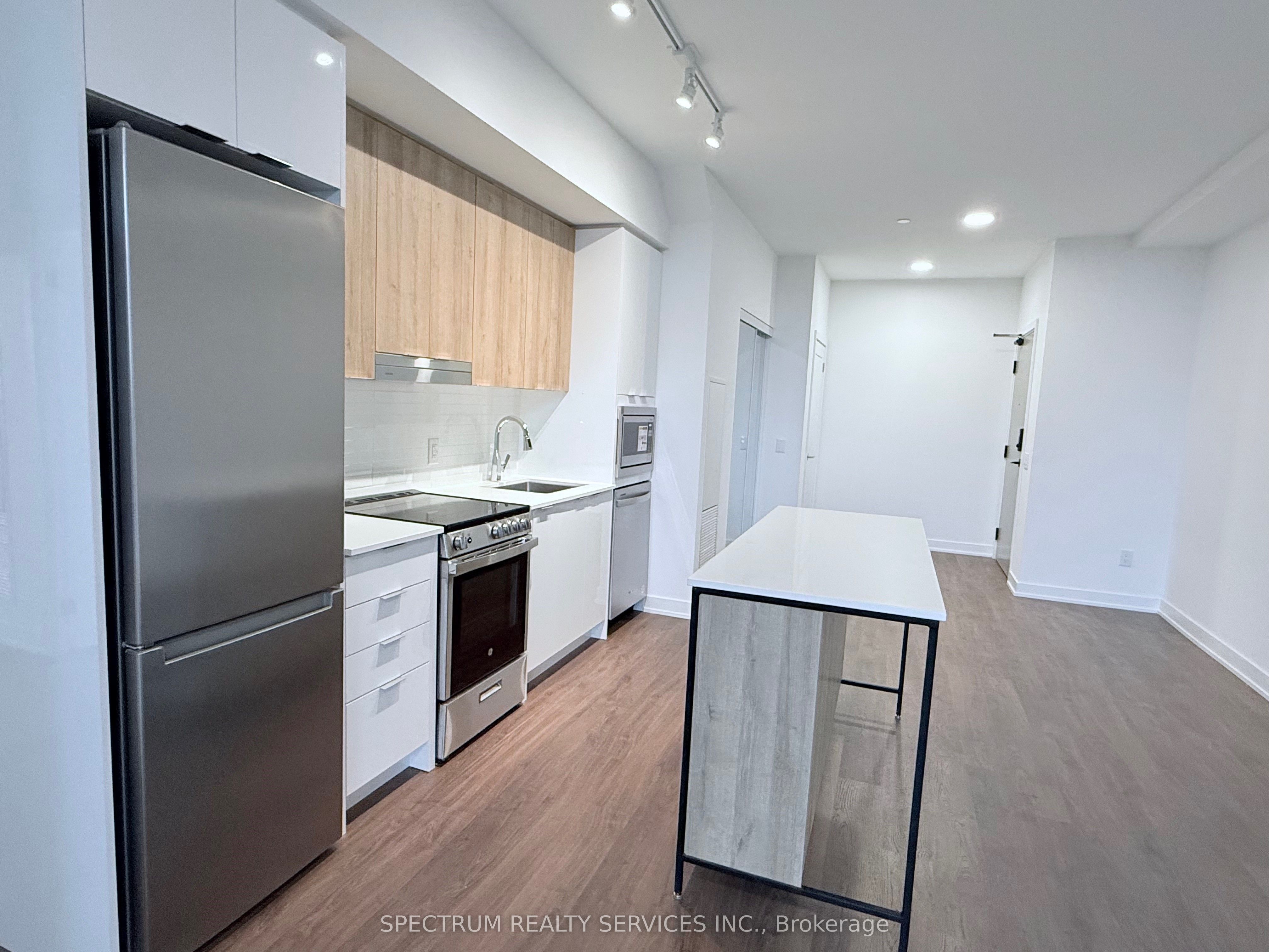 5081 Hurontario Street 426