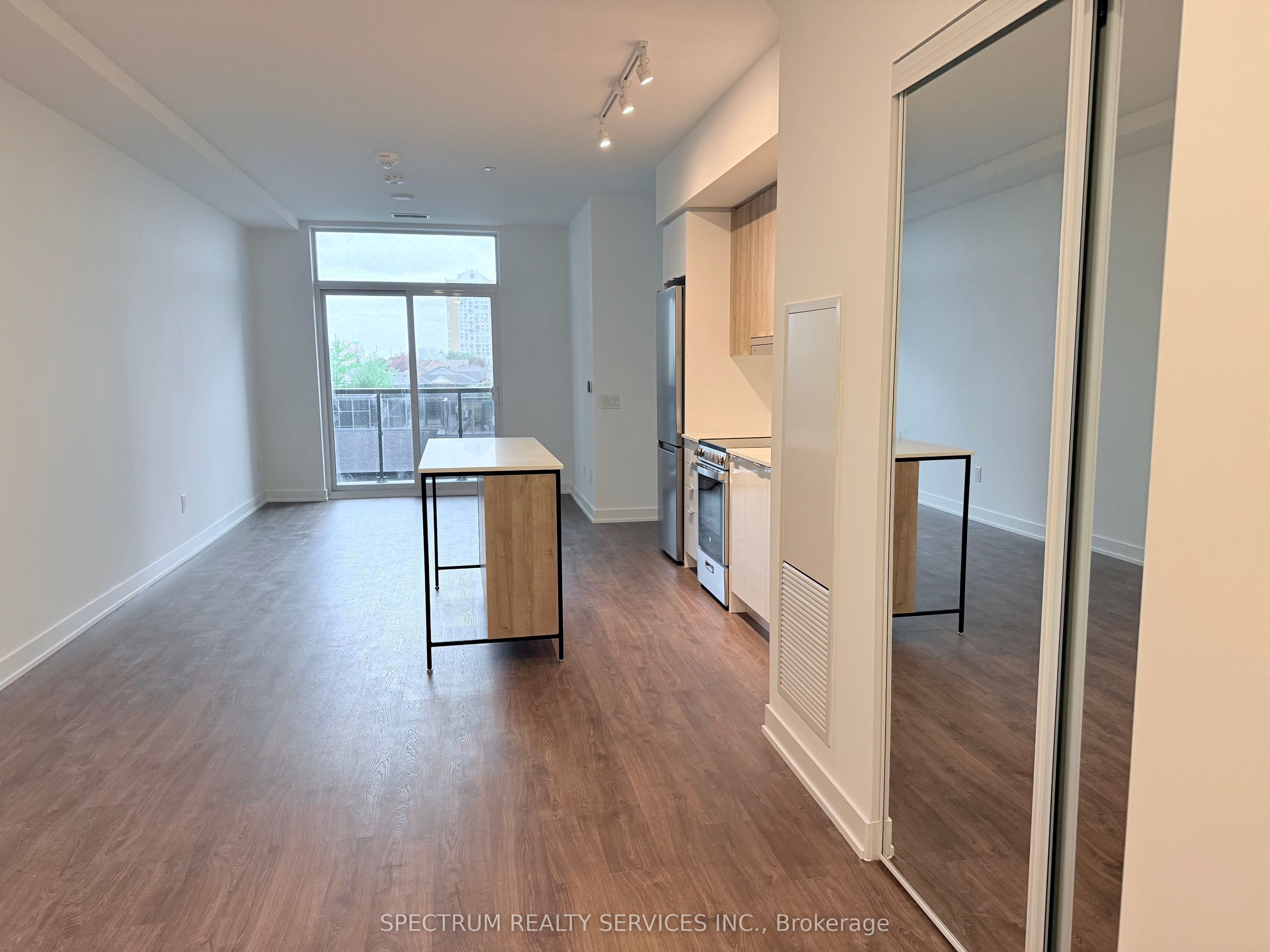 5081 Hurontario Street 426