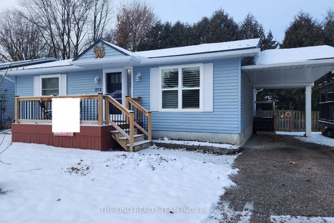 272 Jeff Smith Court Newmarket ON L3Y 8C5