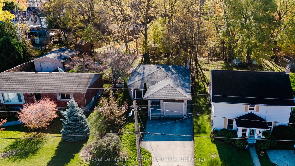 Photo of 665 7TH Street E, Owen Sound, ON N4K 1J7 (MLS # X12484636)
