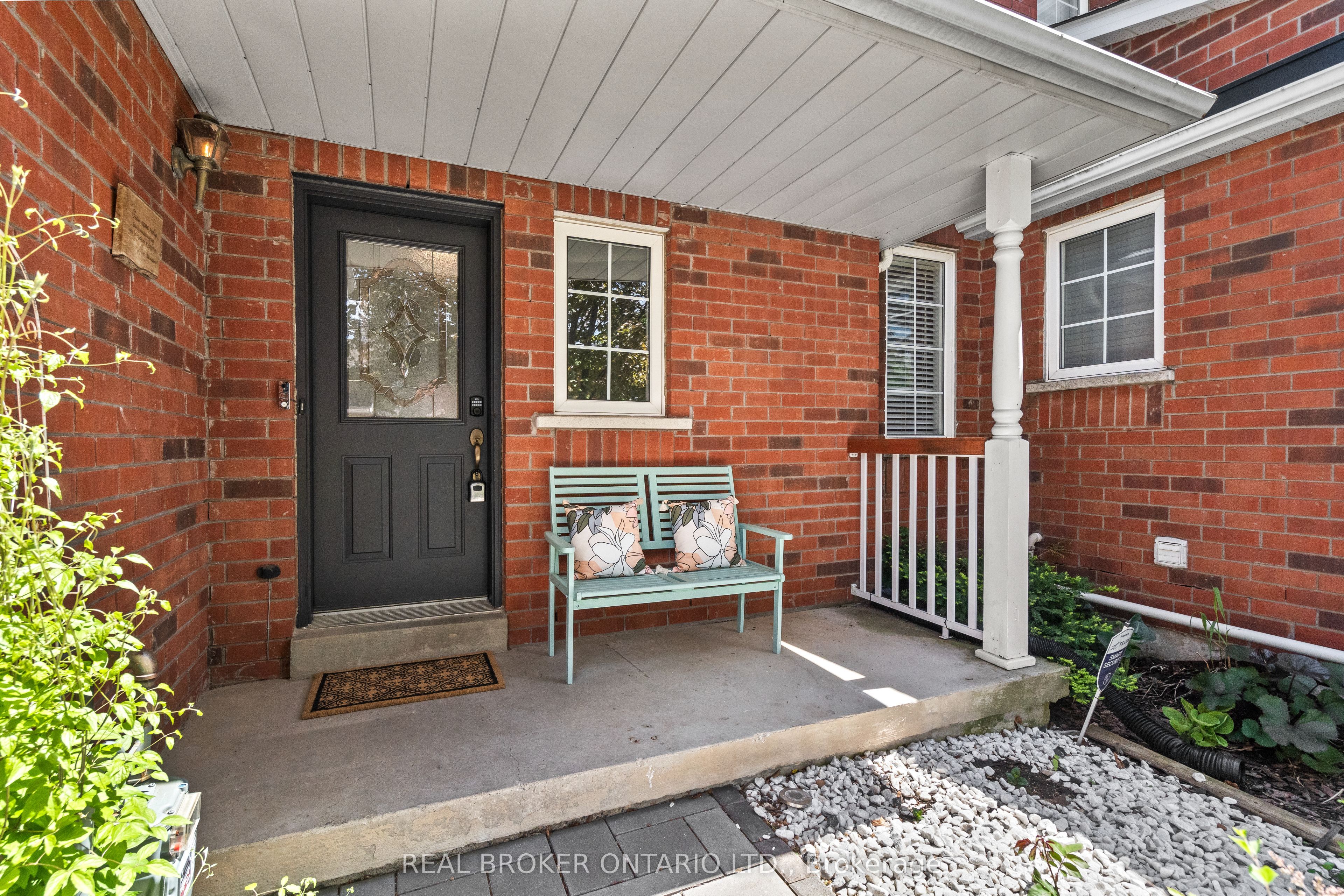 8 Dawson Crescent