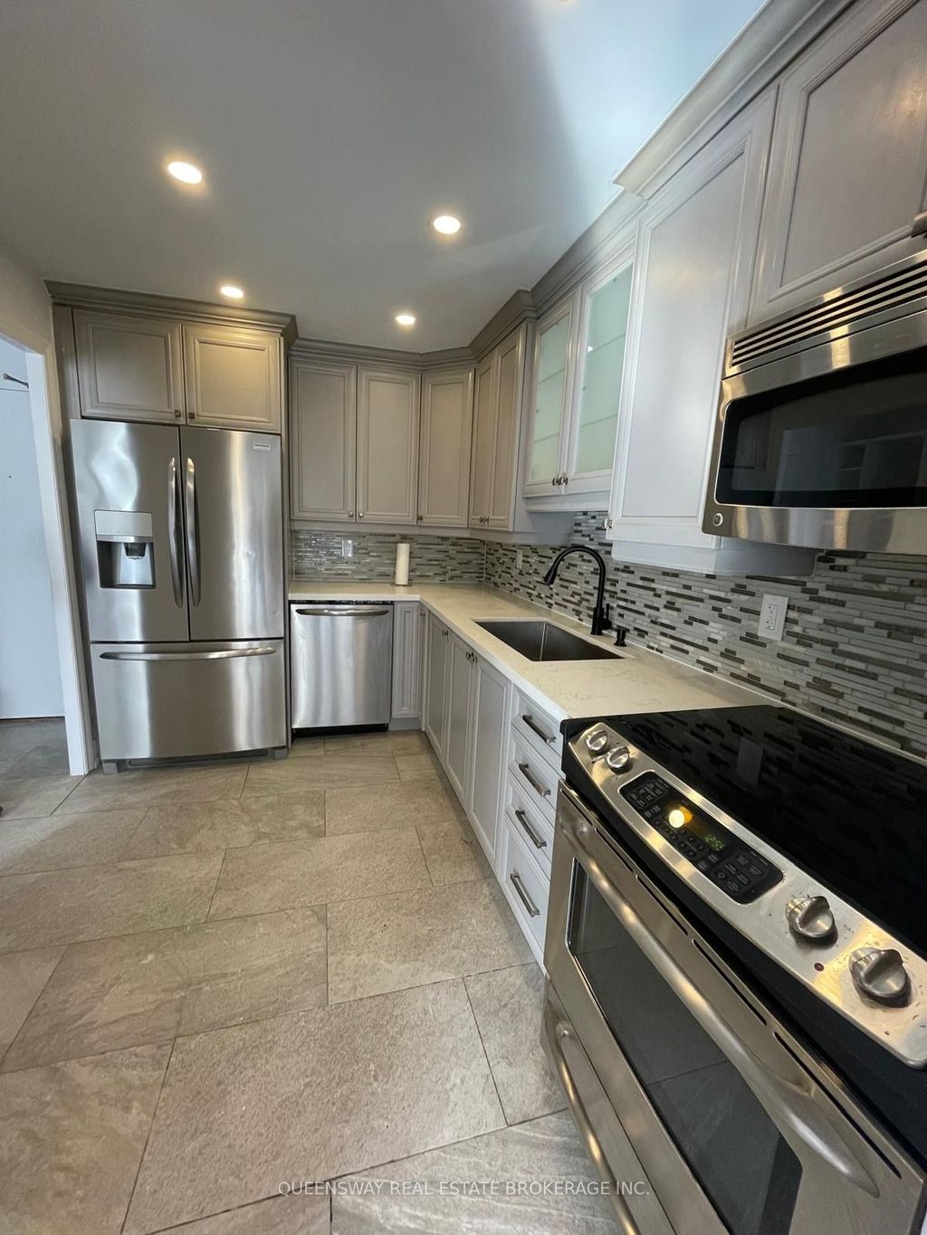 Photo of 10 Edgecliff Golfway #504, Toronto, ON M3C 3A3 (MLS # C12793680)