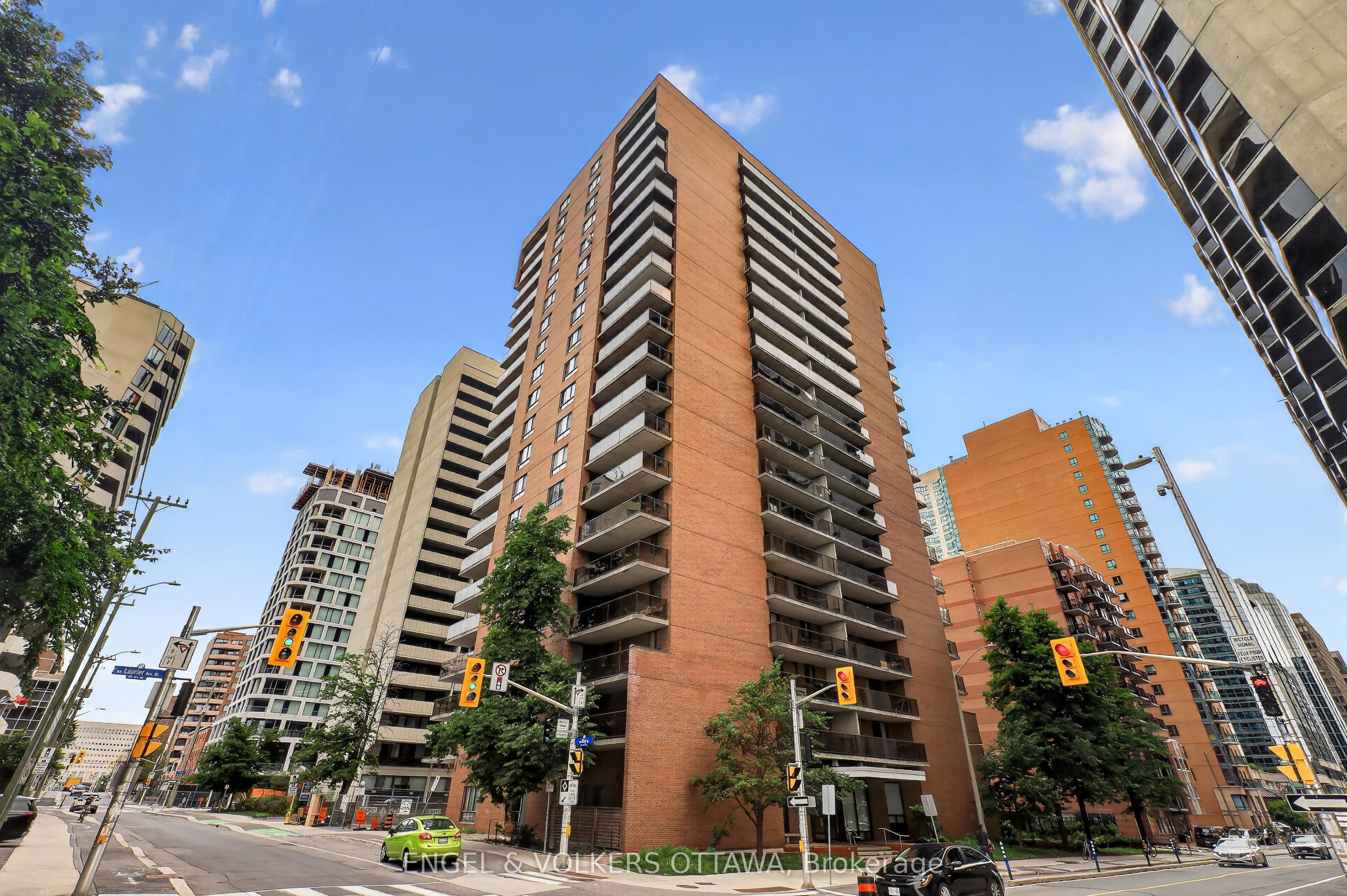 Photo 1 of 42 — 475 Laurier Avenue W 1007, Ottawa Centre, ON K1R 7X1