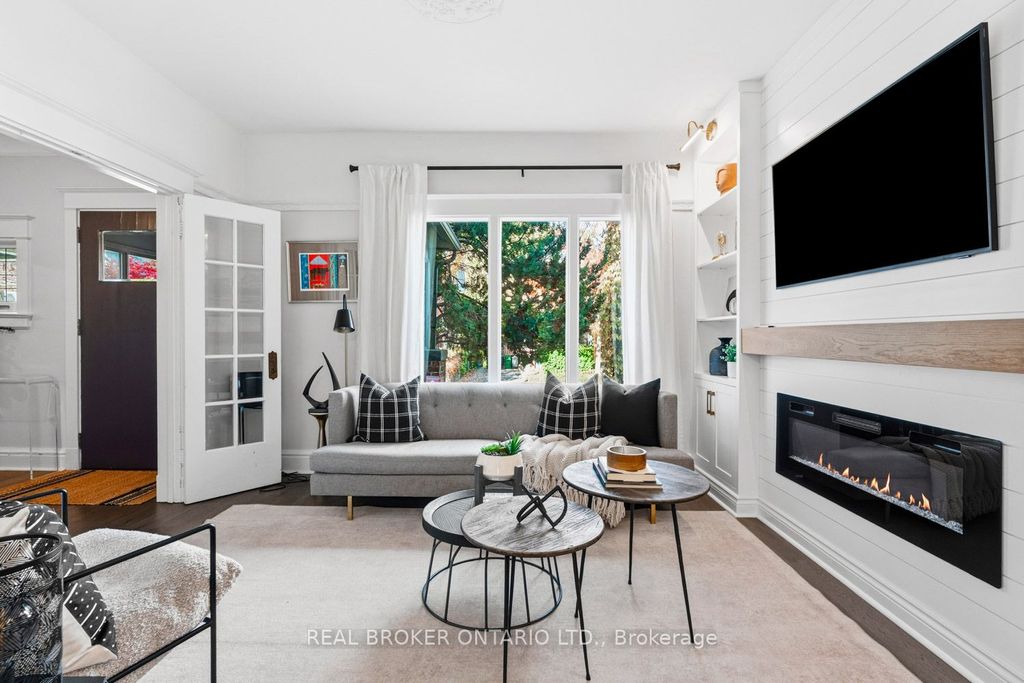 Photo of 7 Juniper Avenue, Toronto, ON M4L 1S1 (MLS # E12594570)