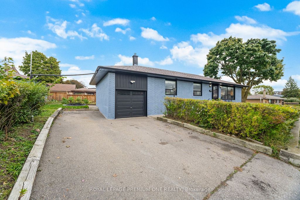 Photo of 2 Del Ria Drive, Toronto, ON M6L 1M1 (MLS # W12480798)