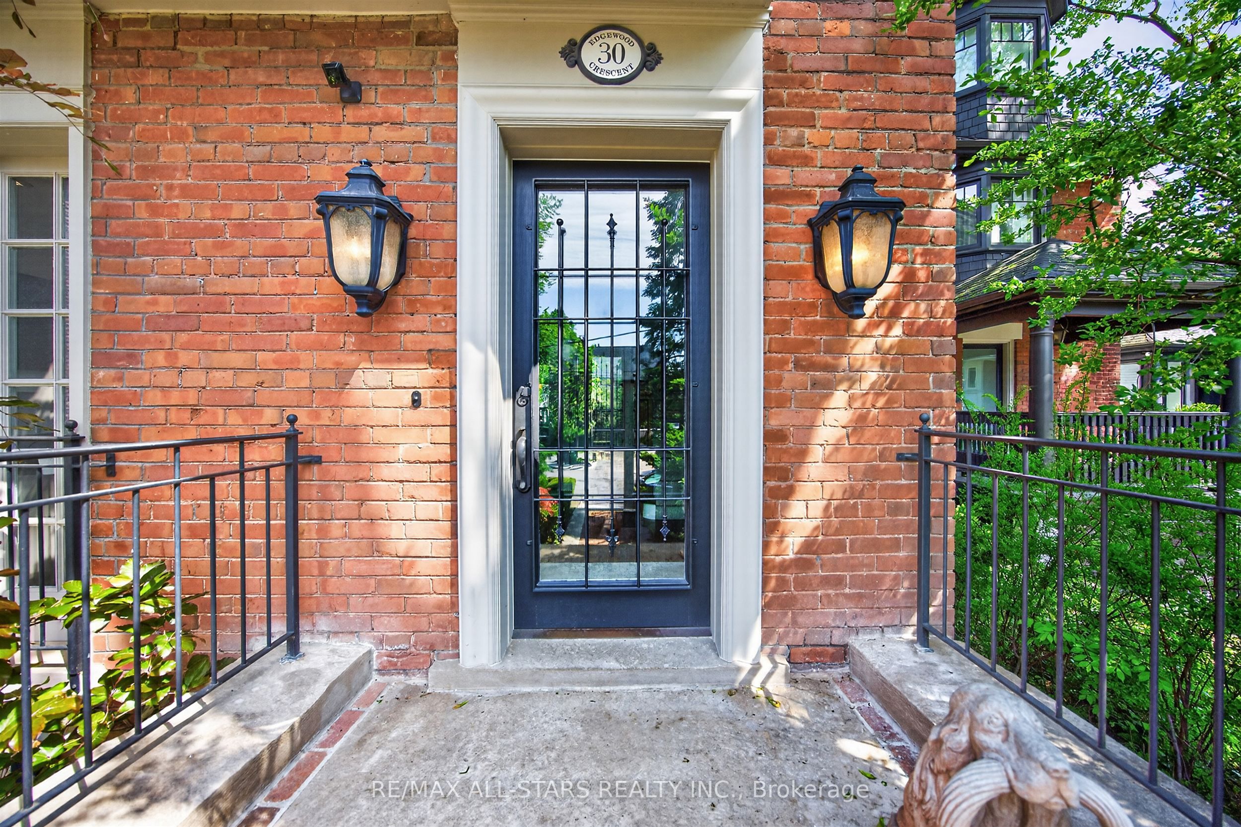 30 Edgewood Crescent