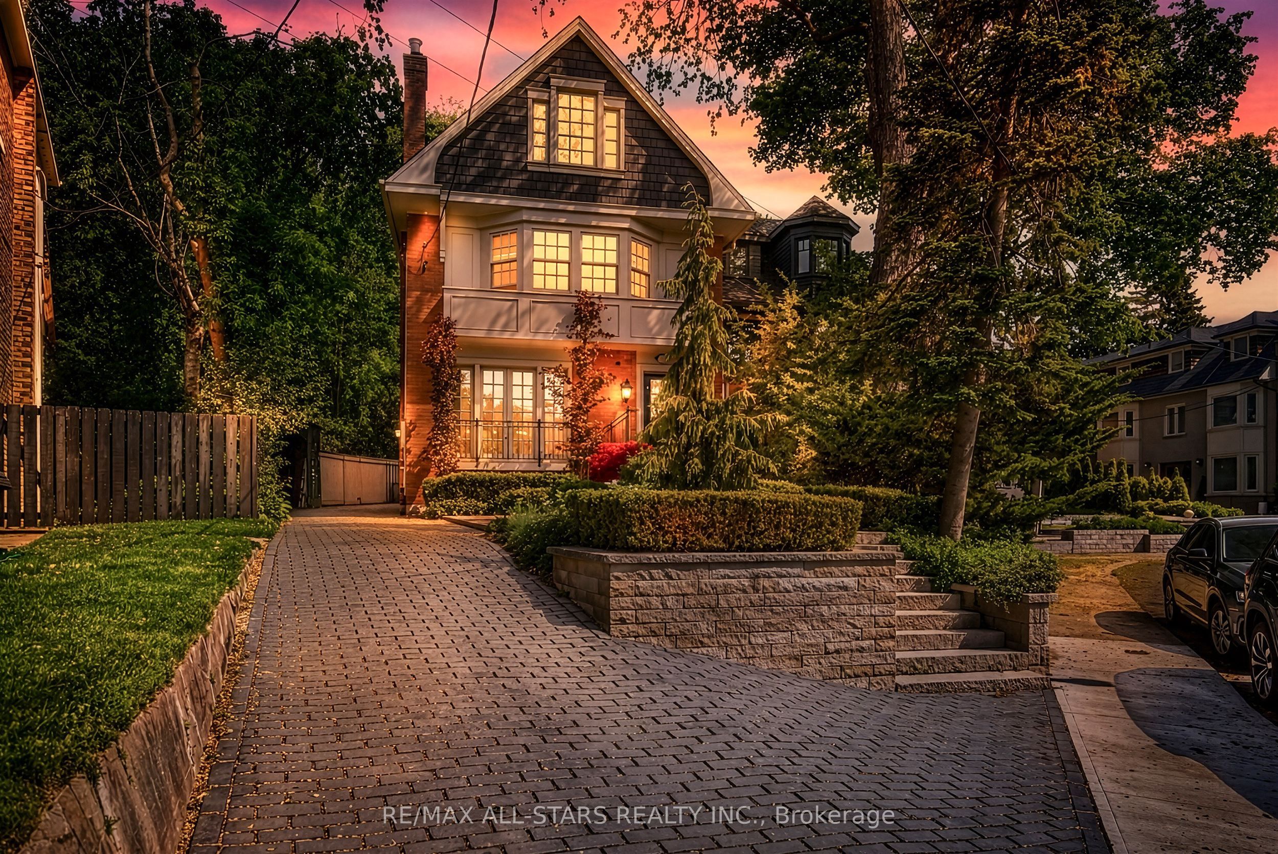 30 Edgewood Crescent