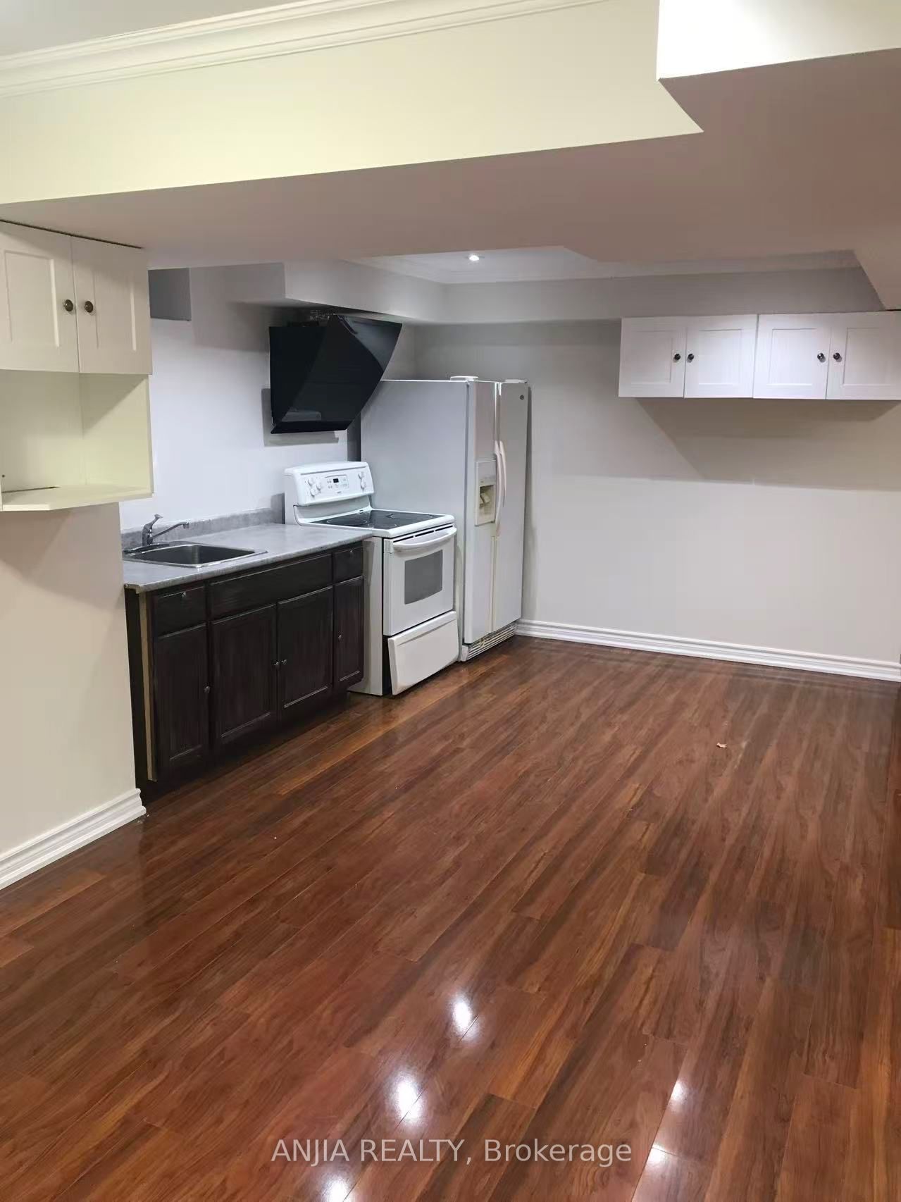 24 Jenmat Drive