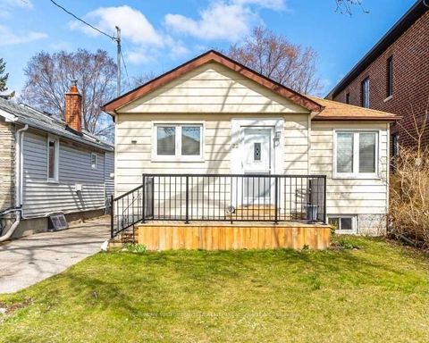 22 Albright Avenue Toronto ON M8W 1X1
