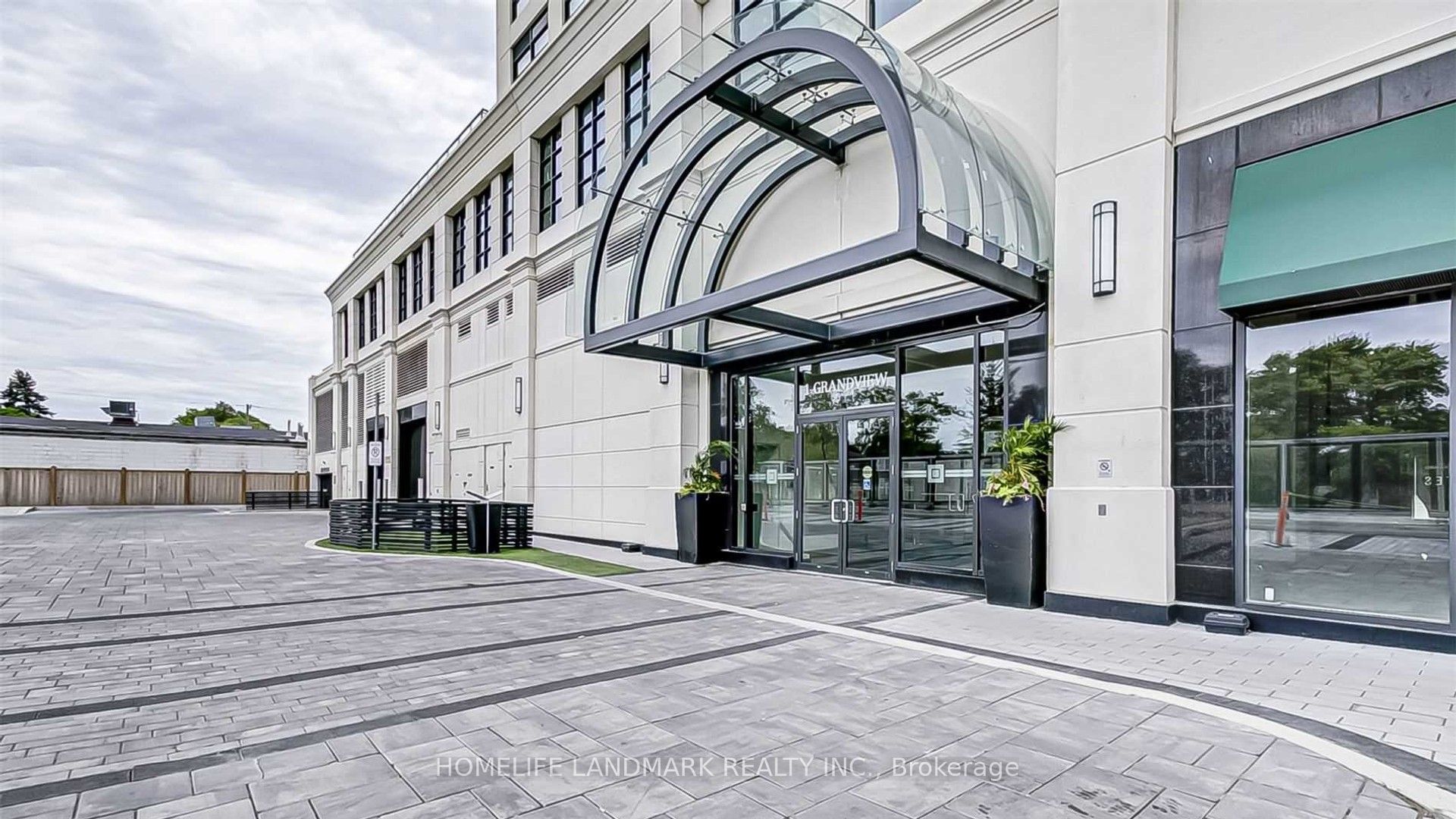 1 Grandview Avenue 1205