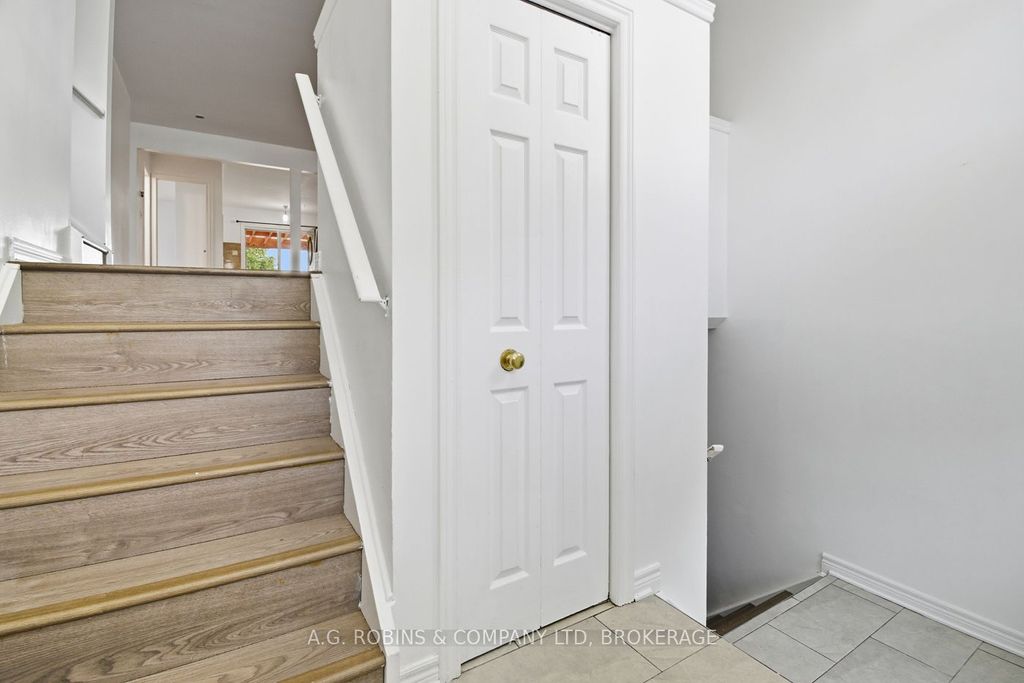 Photo of 8 McBride Drive, St. Catharines, ON L2S 3Y4 (MLS # X12466726)