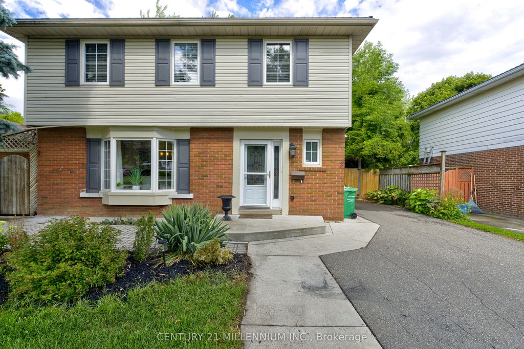 Photo of 17 Evesham Crescent, Brampton, ON L6T 3R9 (MLS # W12456984)