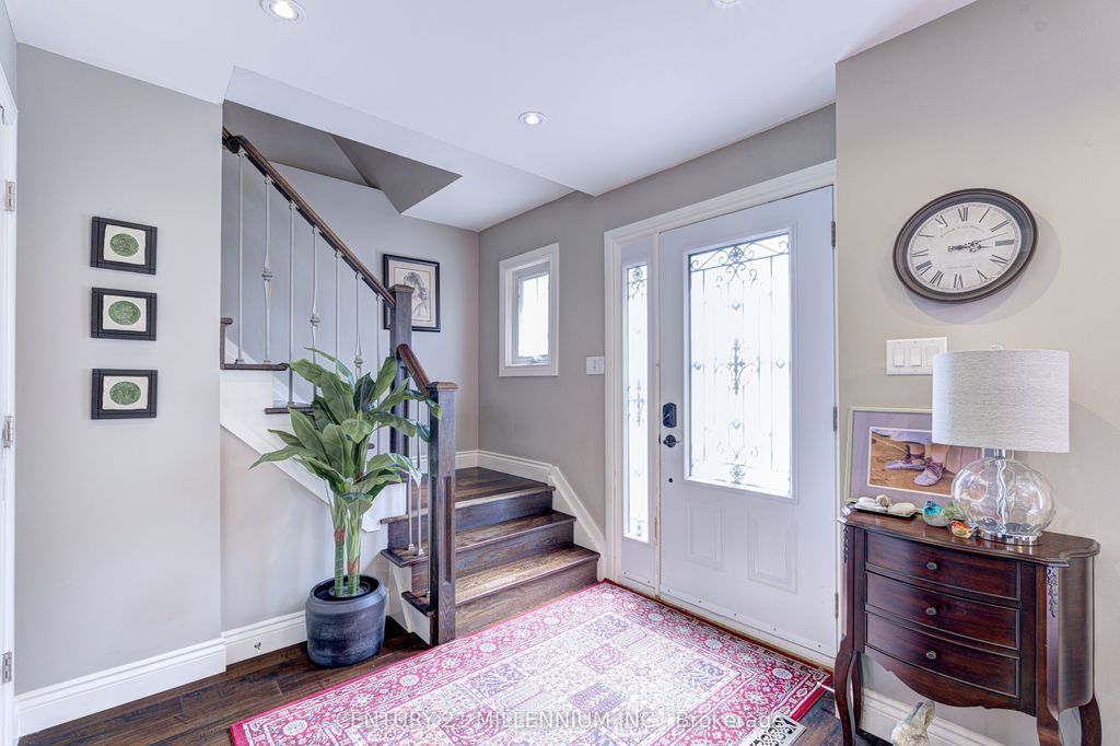 Photo of 17 Evesham Crescent, Brampton, ON L6T 3R9 (MLS # W12456984)