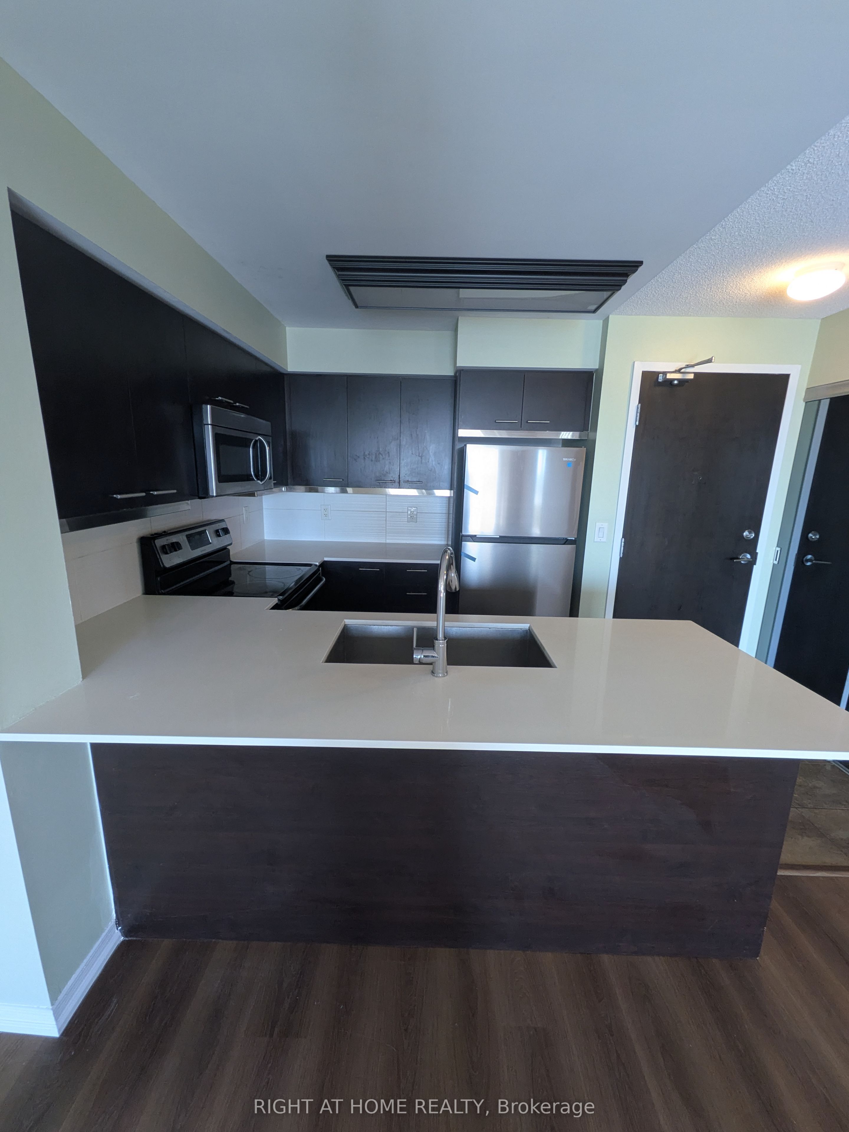 75 King William Crescent 910