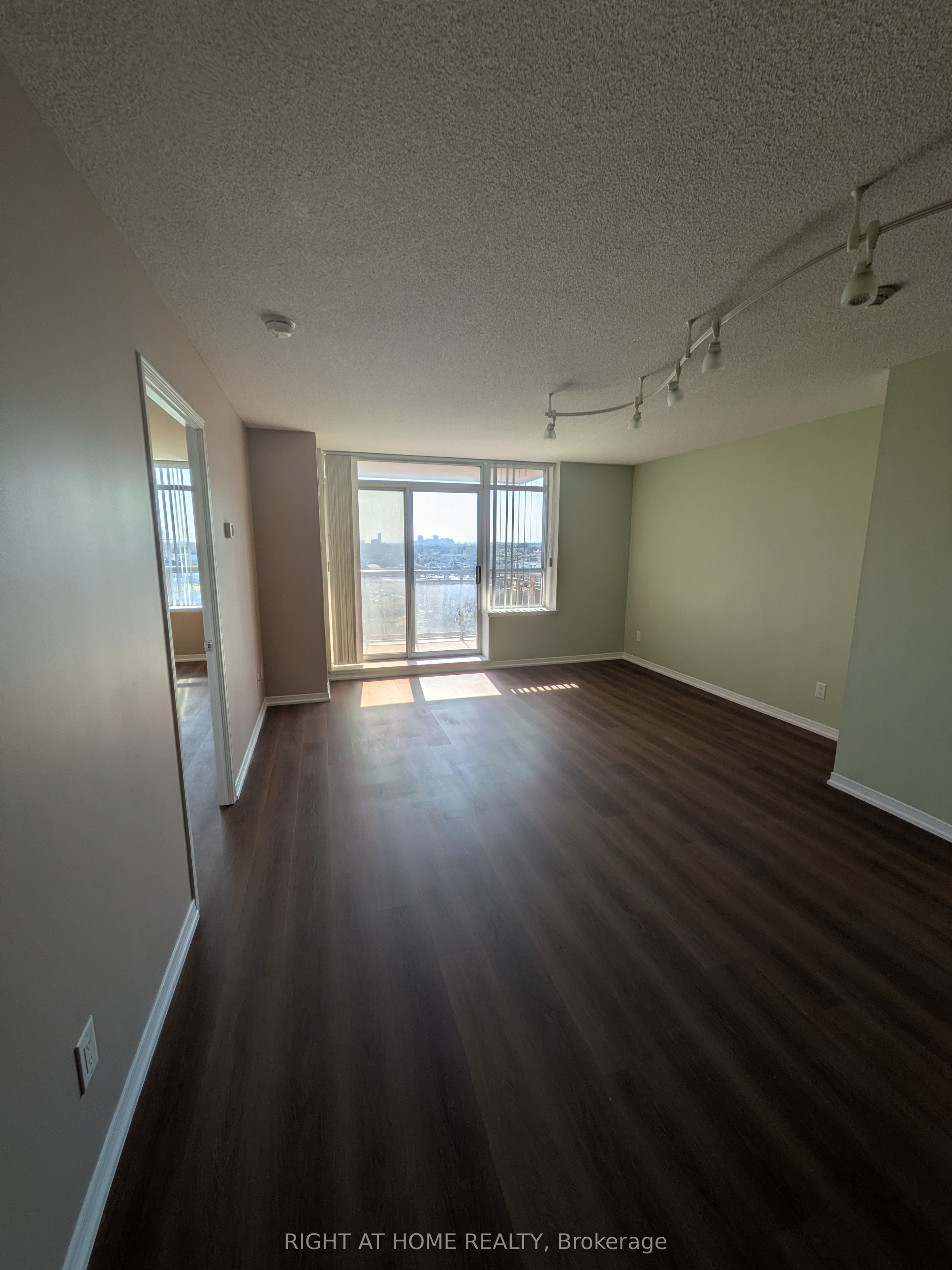 75 King William Crescent 910