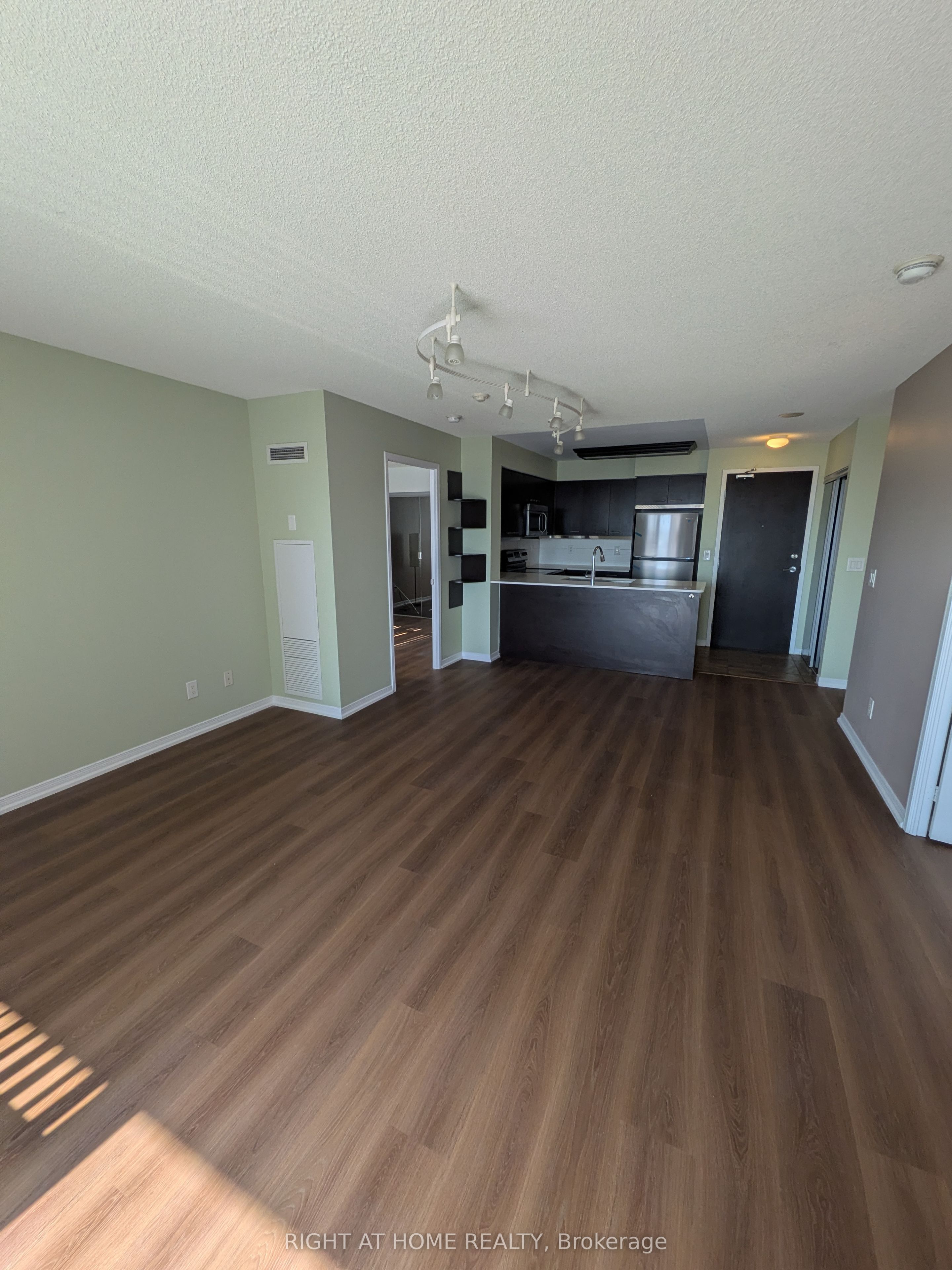 75 King William Crescent 910