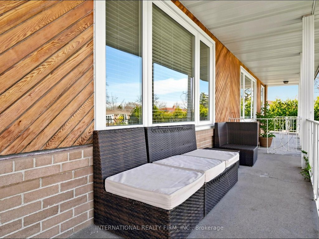 Photo of 33 Danesbury Crescent, Brampton, ON L6T 1T2 (MLS # W13093766)