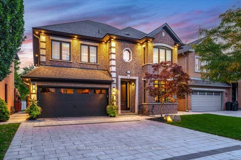 16 Woodland Trail Court Vaughan ON L4L 9H9