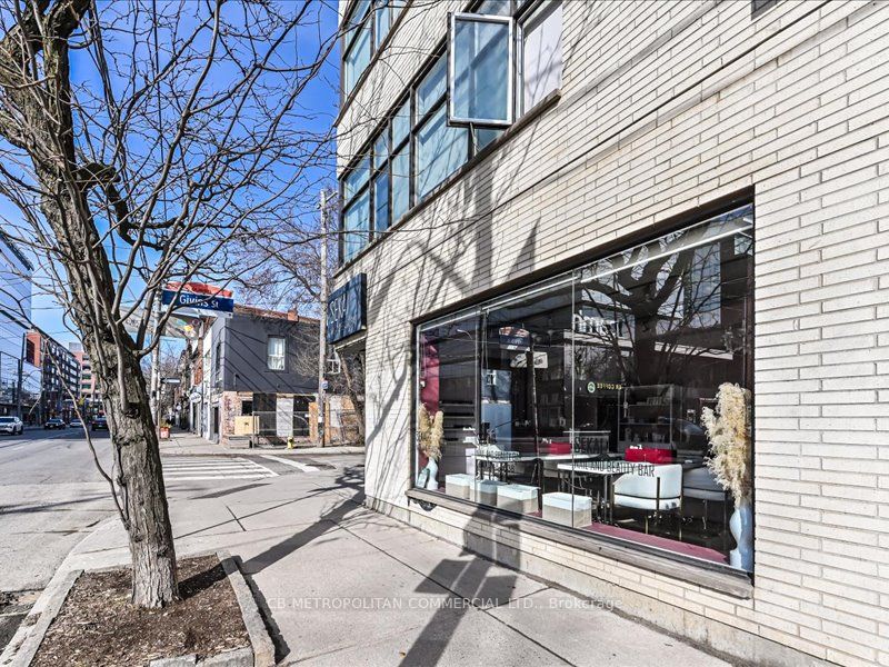 968 Queen Street W
