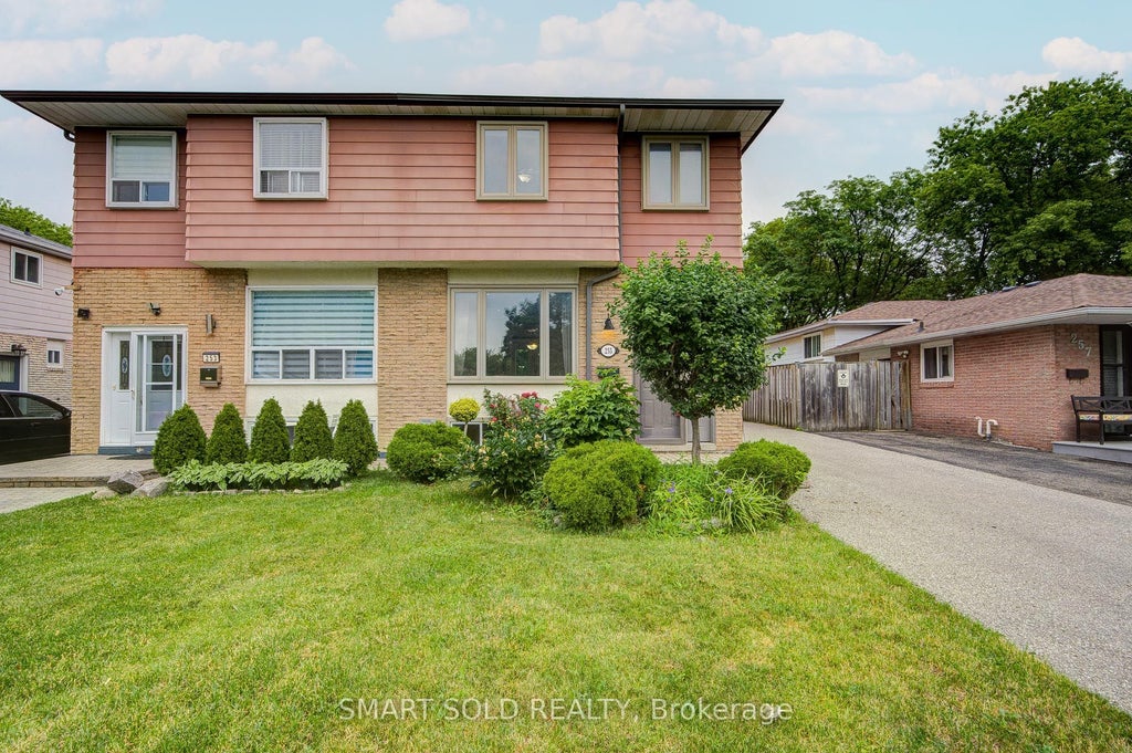 Photo of 255 Cedar Avenue, Richmond Hill, ON L4C 2B3 (MLS # N13496994)